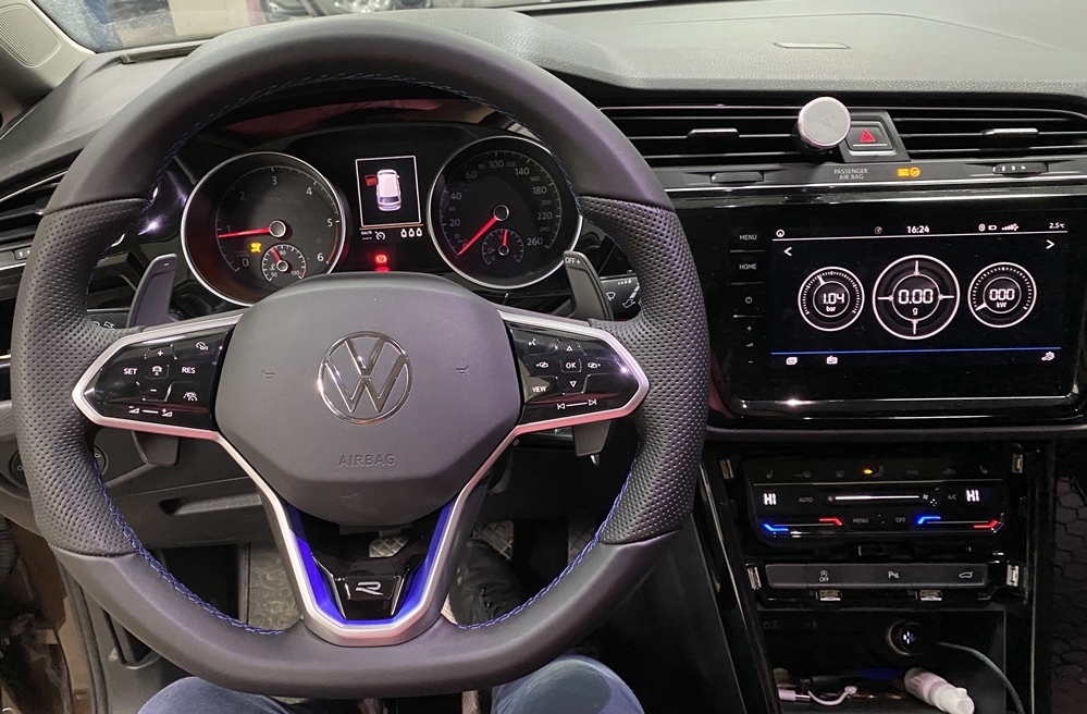 Montare 3 - VW Touran 5T 2016 Instalare Volan VW Golf 8 Cu Comenzi Touch Si Clima Climatronic