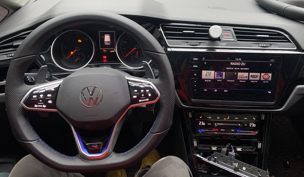 Montare 6 - VW Touran 5T 2016 Instalare Volan VW Golf 8 Cu Comenzi Touch Si Clima Climatronic