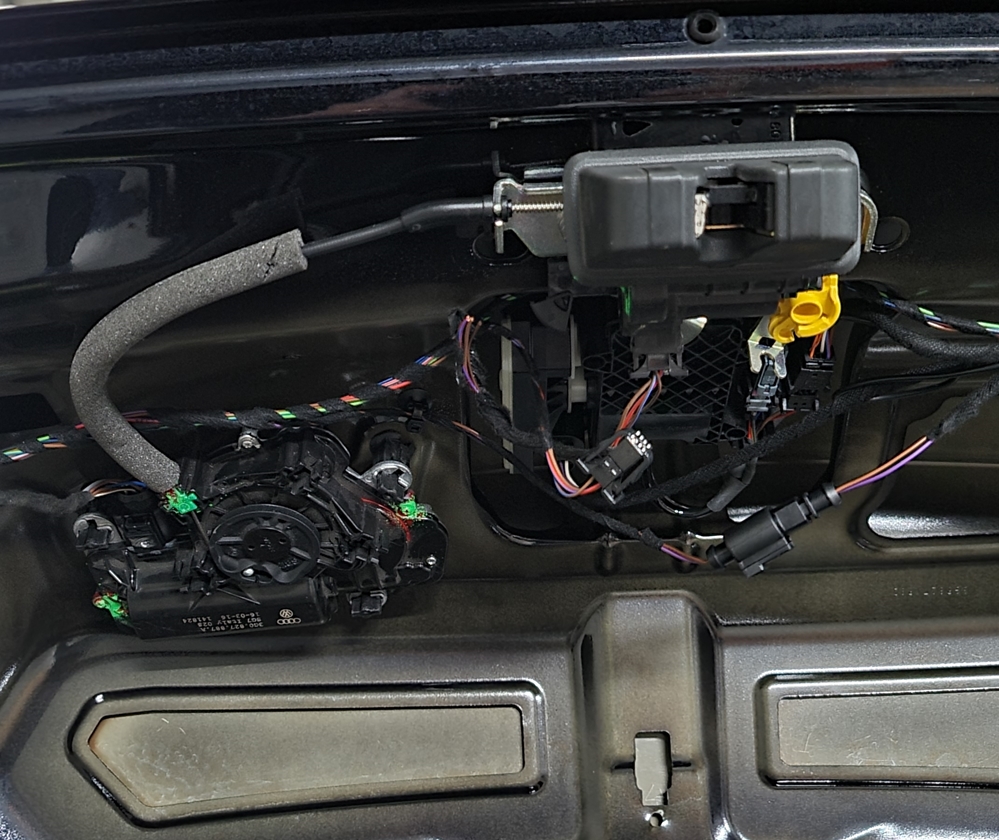 Activare 9 - VW Passat B8 2017 Instalare Keyless Entry Camera Spate Portbagaj Electric Montare 9 - VW Passat B8 2017 Instalare Keyless Entry Camera Spate Portbagaj Electric