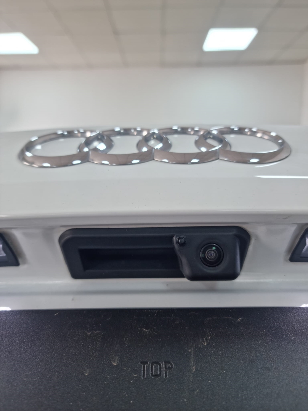 Montare 3 - Instalare Camera Spate Audi Q2 2019 Camera Video Marsarier Originala