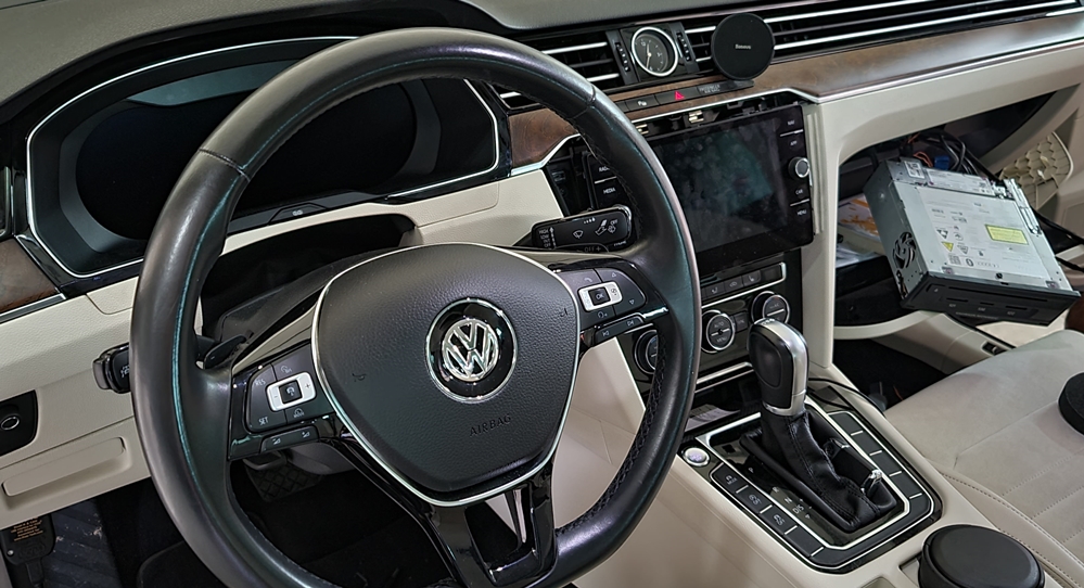 Montare 5 - VW Passat B8 2018 Montaj Unitate+Display Navigatie MIB2 8 Inch+Camera Spate Marsarier Highline Originala