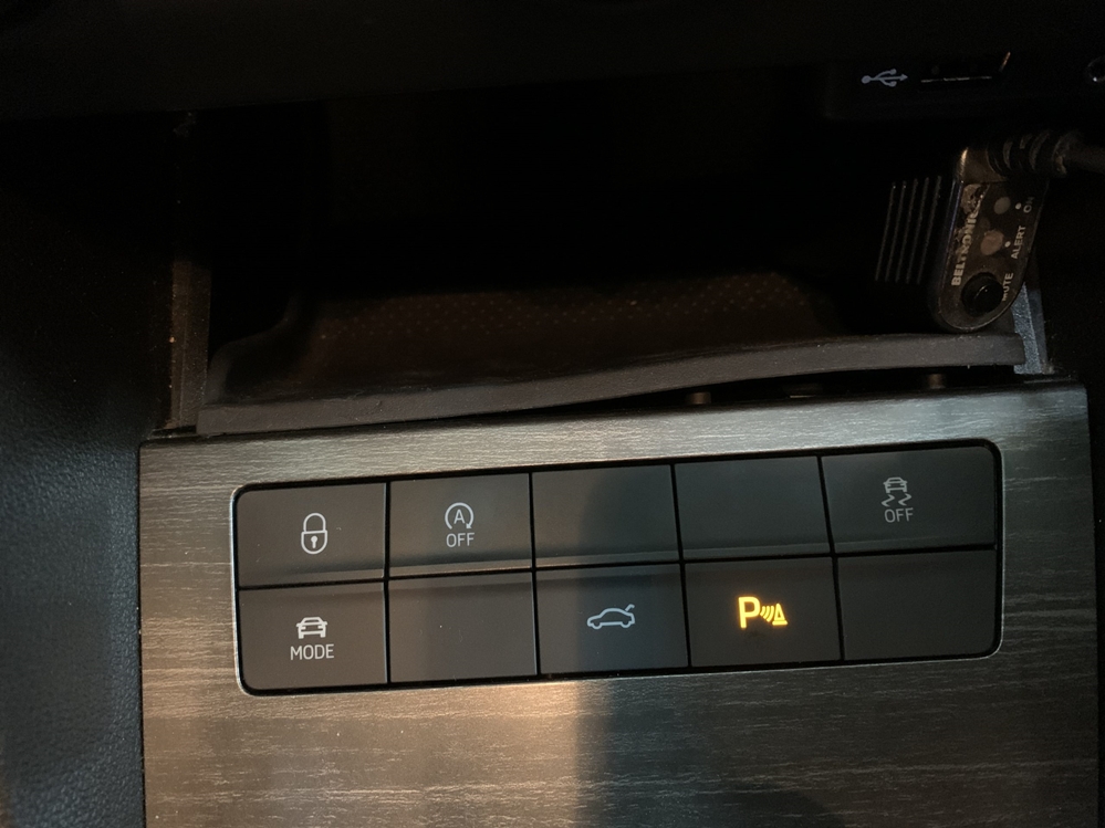 Montare 12 - Instalare Navigatie MIB 2.5 Display 9 Inch Senzori Parcare Fata Skoda Octavia 3 Scout 2017 Camera Spate Marsarier