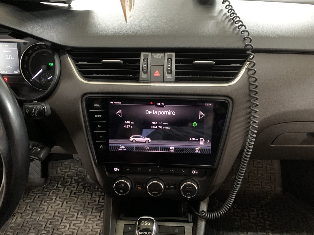 Montare 15 - Instalare Navigatie MIB 2.5 Display 9 Inch Senzori Parcare Fata Skoda Octavia 3 Scout 2017 Camera Spate Marsarier