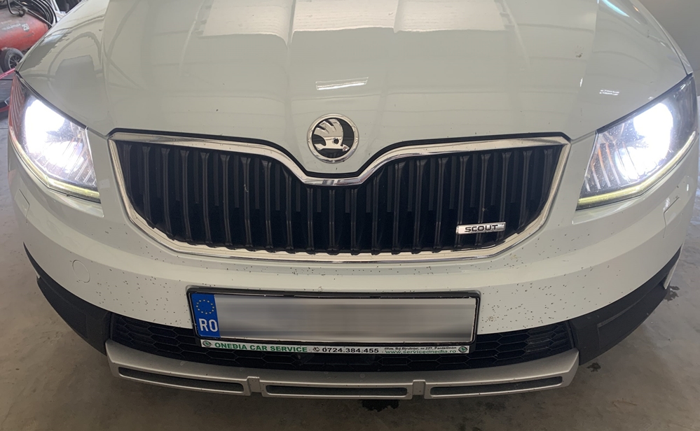 Montare 4 - Instalare Navigatie MIB 2.5 Display 9 Inch Senzori Parcare Fata Skoda Octavia 3 Scout 2017 Camera Spate Marsarier