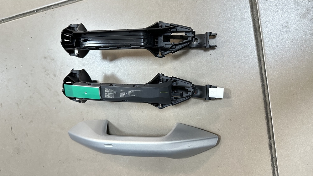 Montare 6 - Skoda Enyaq 2023 Montaj Kit Keyless Entry Fata - Spate Manere Usi Fata Spate Keyless Entry