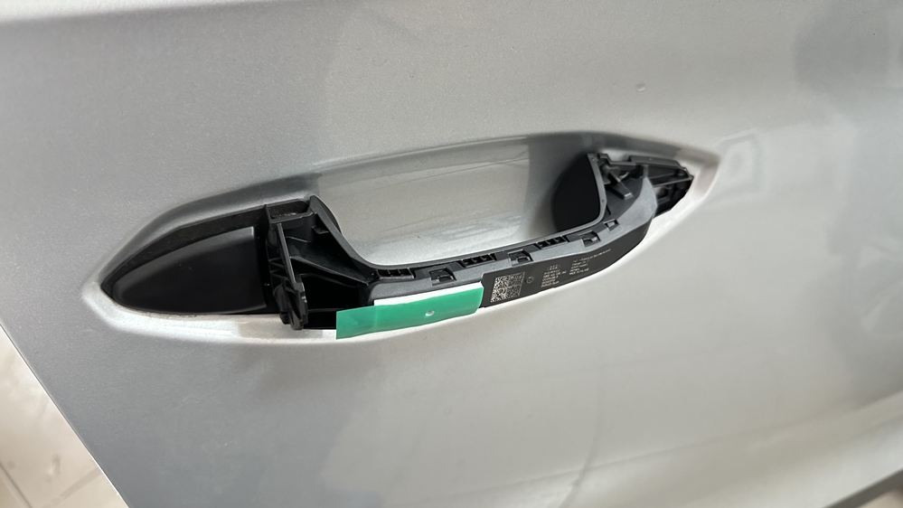 Montare 7 - Skoda Enyaq 2023 Montaj Kit Keyless Entry Fata - Spate Manere Usi Fata Spate Keyless Entry