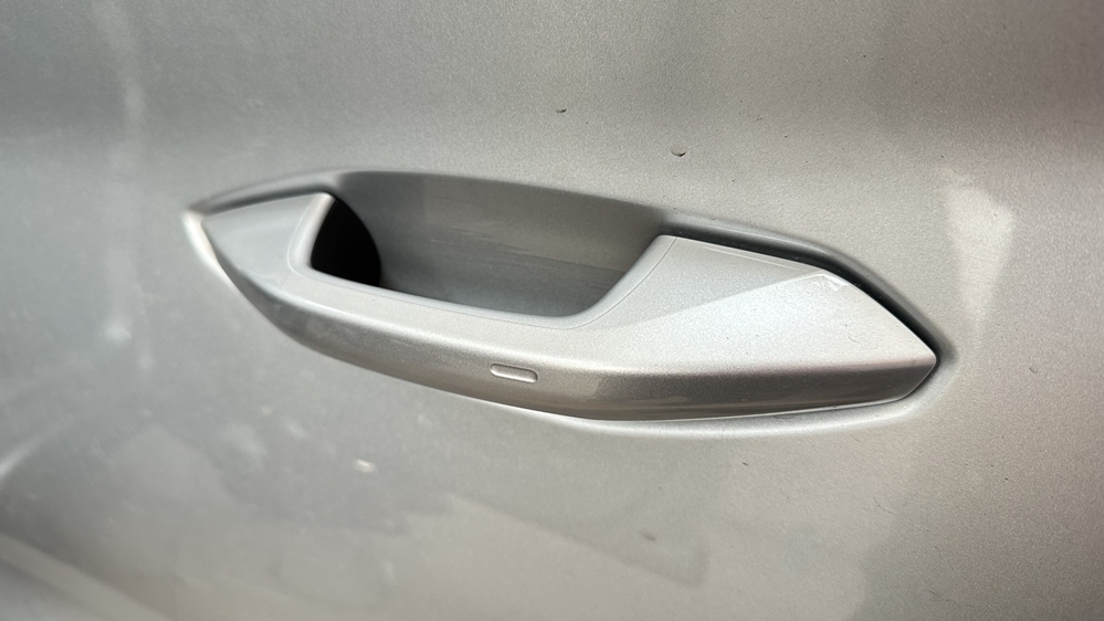 Montare 8 - Skoda Enyaq 2023 Montaj Kit Keyless Entry Fata - Spate Manere Usi Fata Spate Keyless Entry
