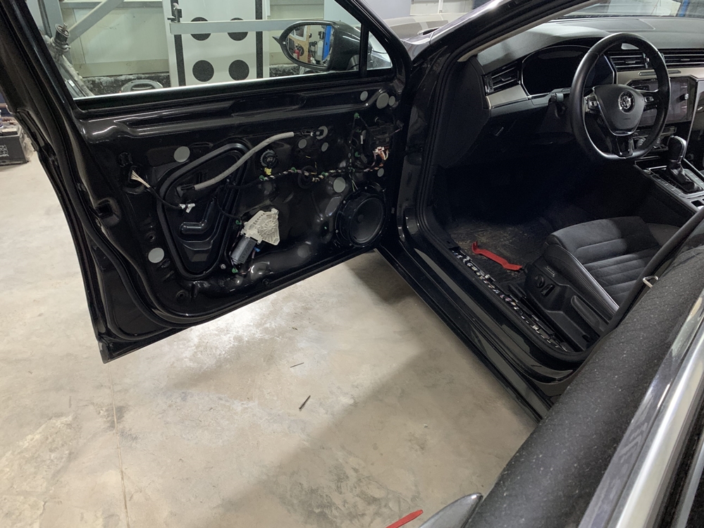 Montare 7 - VW Passat 2018 Montaj Kit Keyless Entry Fata - Spate Manere Usi Fata Spate Keyless Entry