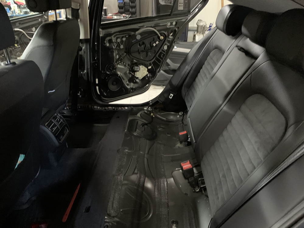 Montare 9 - VW Passat 2018 Montaj Kit Keyless Entry Fata - Spate Manere Usi Fata Spate Keyless Entry