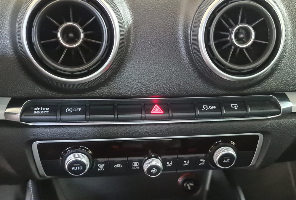 Activare 13 - Instalare Senzori Parcare Fata Spate Audi A3 8V Sedan 2015 Montare 13 - Instalare Senzori Parcare Fata Spate Audi A3 8V Sedan 2015