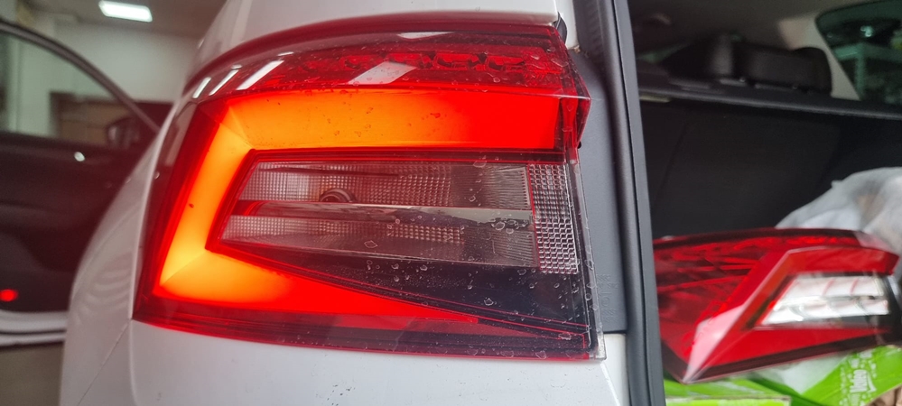 Montare 6 - Skoda Kodiaq 2017 Instalare Stopuri / Triple LED Originale