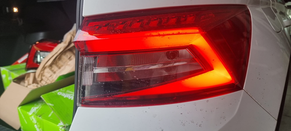 Montare 9 - Skoda Kodiaq 2017 Instalare Stopuri / Triple LED Originale