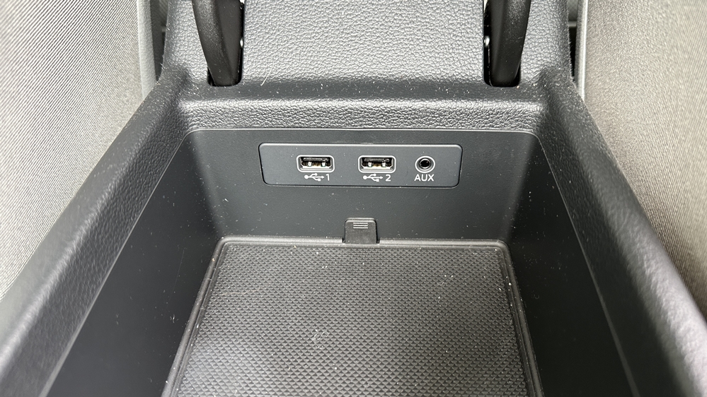 Montare 5 - Audi A4 B9 2018 Activare Apple Carplay Android Auto Port USB 2 Sloturi
