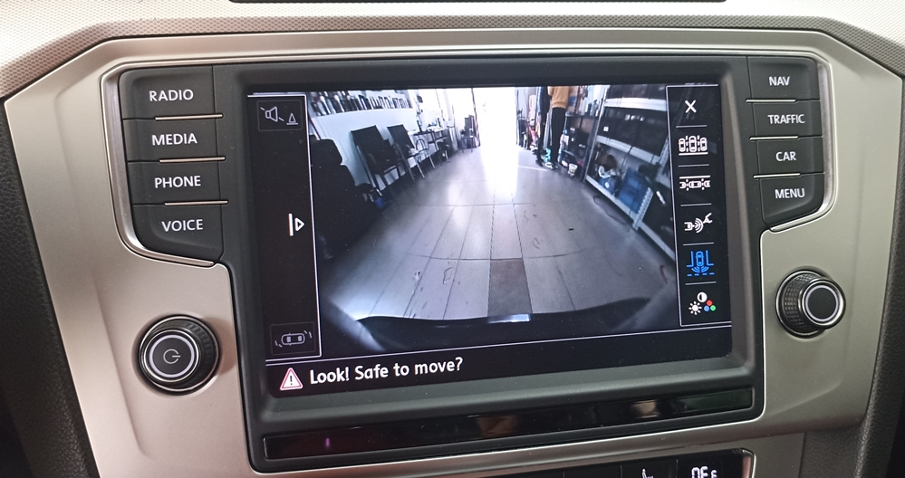 Montare 2 - VW Passat B8 2016 Montare Camera Marsarier Spate Video Highline Emblema Originala