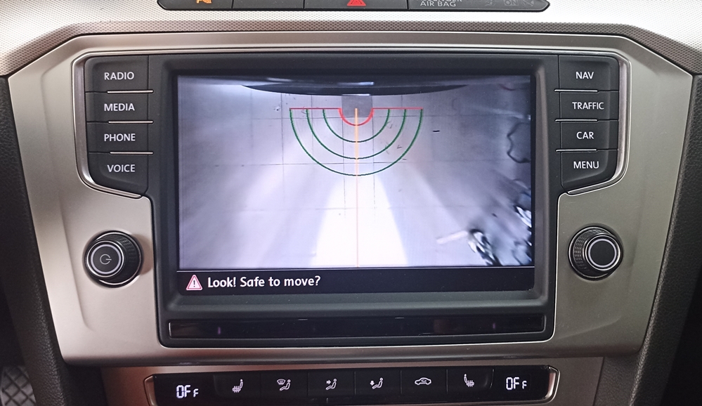 Montare 4 - VW Passat B8 2016 Montare Camera Marsarier Spate Video Highline Emblema Originala