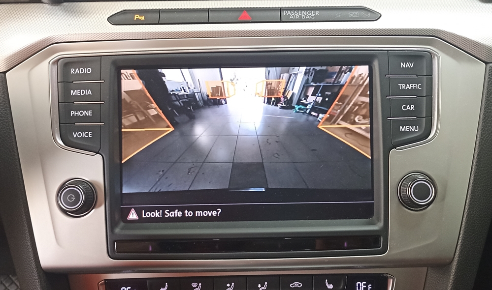 Montare 5 - VW Passat B8 2016 Montare Camera Marsarier Spate Video Highline Emblema Originala