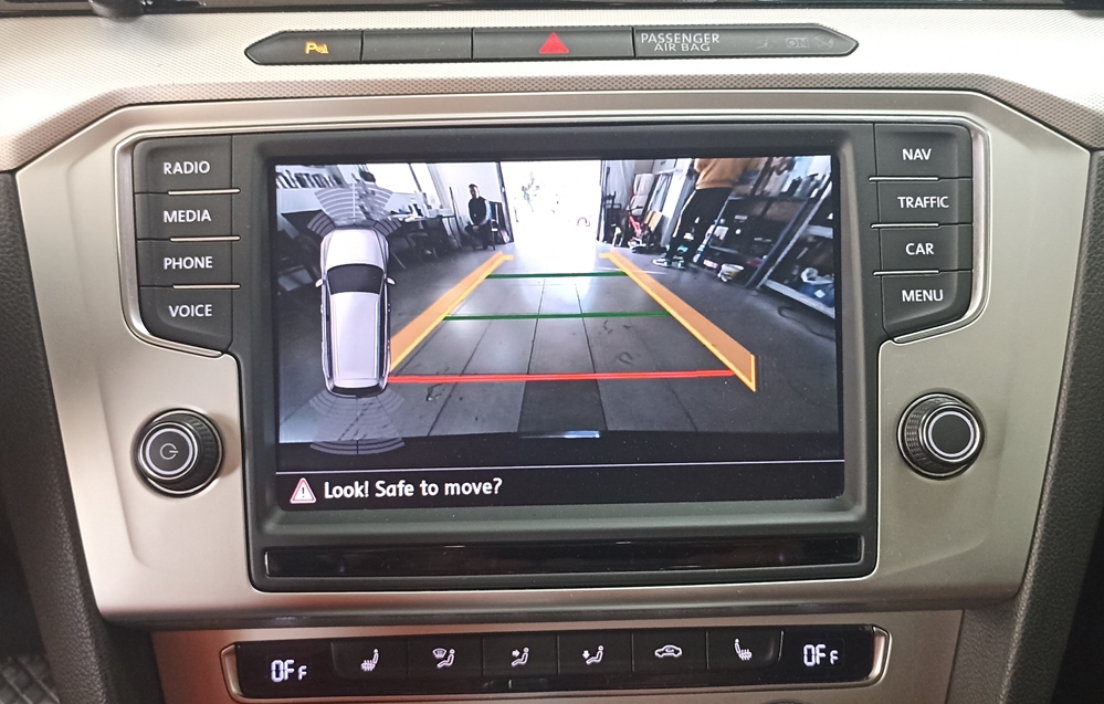 Montare 7 - VW Passat B8 2016 Montare Camera Marsarier Spate Video Highline Emblema Originala