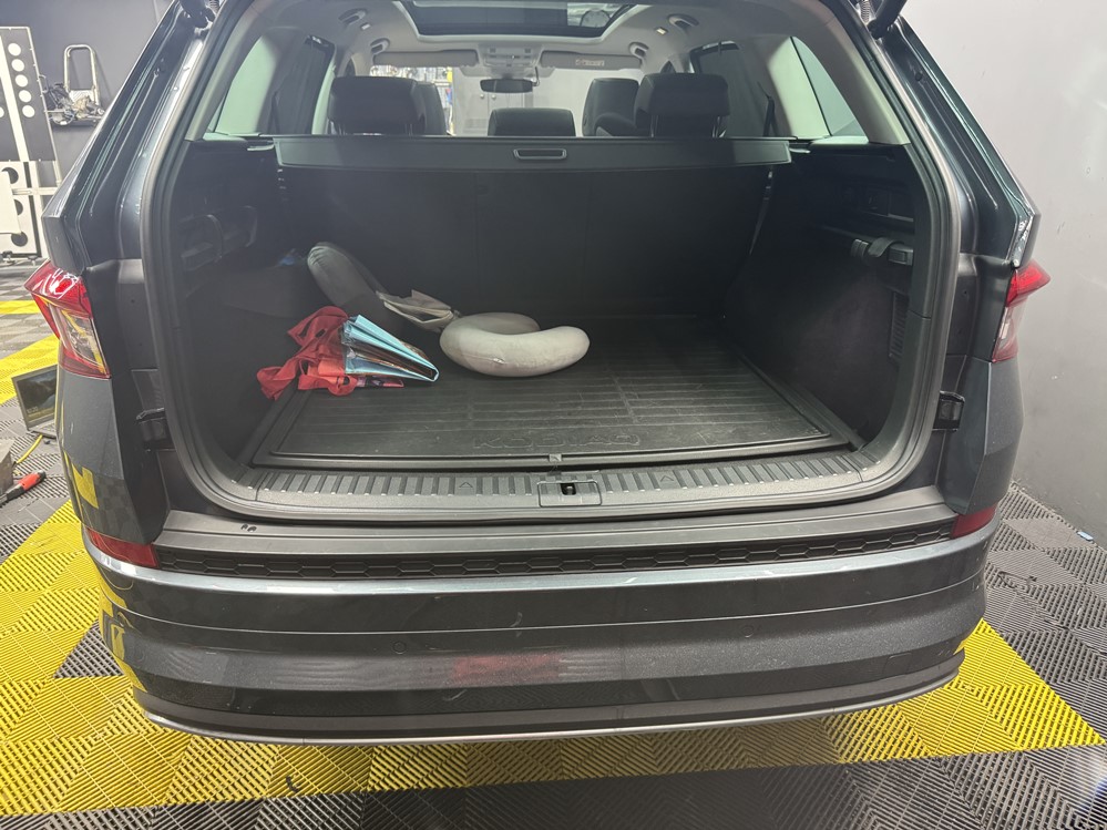 Montare 2 - Montare Carlig Remorcare Tractare Rabatabil Actionat Electric Original Skoda Kodiaq 2022 Bucuresti