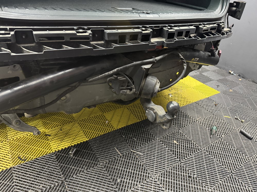 Montare 7 - Montare Carlig Remorcare Tractare Rabatabil Actionat Electric Original Skoda Kodiaq 2022 Bucuresti