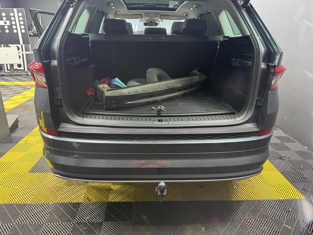 Montare 9 - Montare Carlig Remorcare Tractare Rabatabil Actionat Electric Original Skoda Kodiaq 2022 Bucuresti