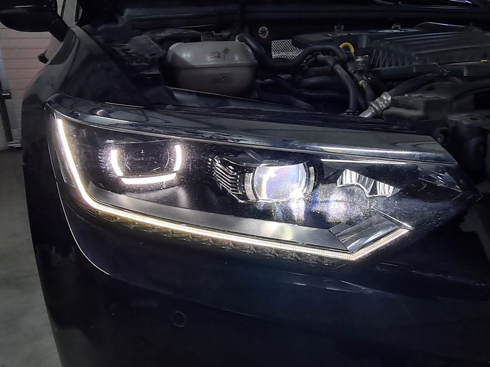 Activare 11 - VW Passat B8 2016 Montaj Faruri LED Highline Matrix Originale Montare 11 - VW Passat B8 2016 Montaj Faruri LED Highline Matrix Originale