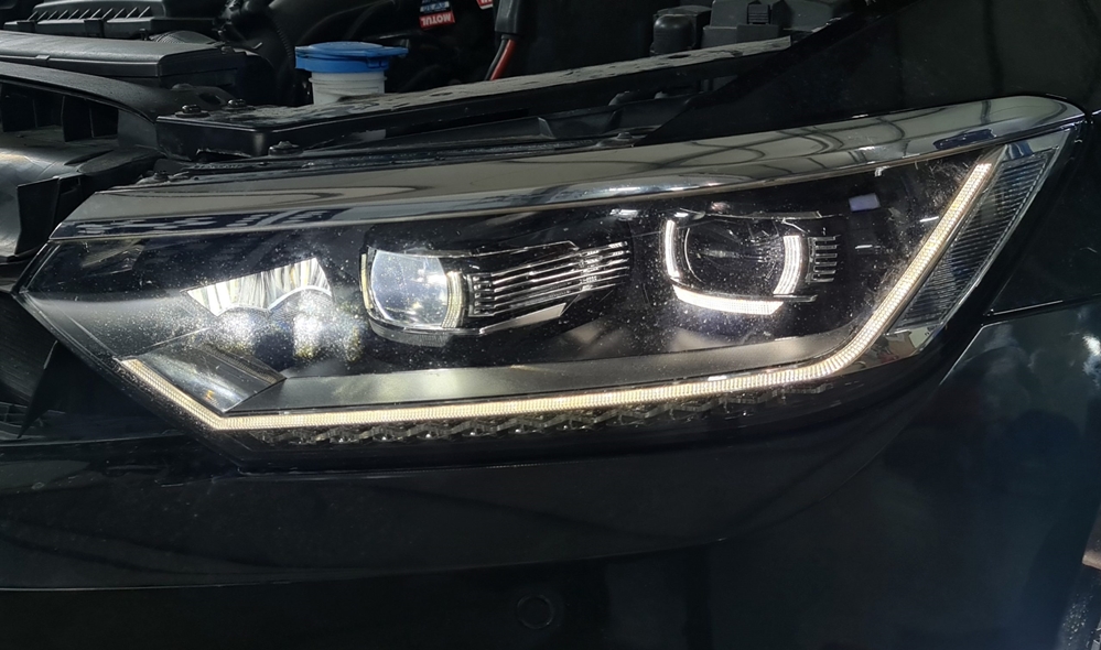 Activare 9 - VW Passat B8 2016 Montaj Faruri LED Highline Matrix Originale Montare 9 - VW Passat B8 2016 Montaj Faruri LED Highline Matrix Originale