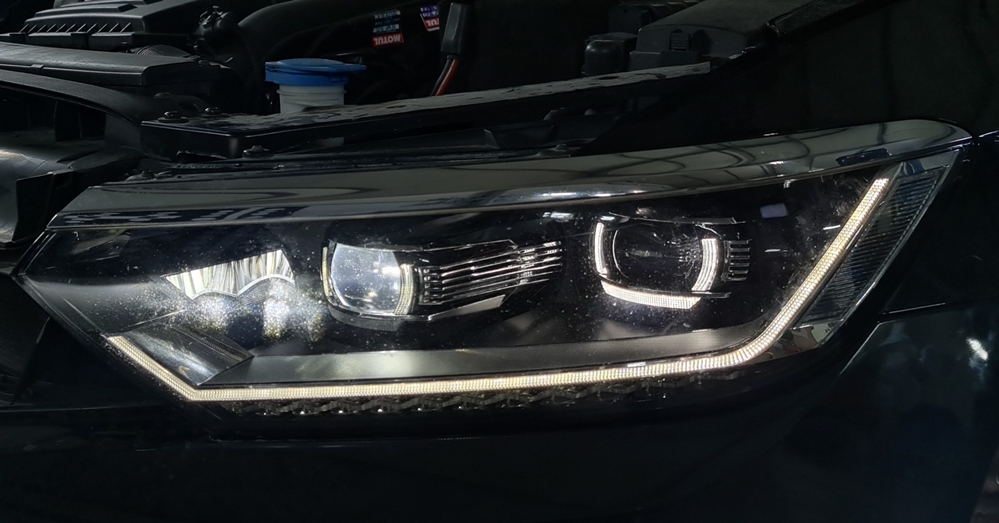 Activare 10 - VW Passat B8 2016 Montaj Faruri LED Highline Matrix Originale Montare 10 - VW Passat B8 2016 Montaj Faruri LED Highline Matrix Originale