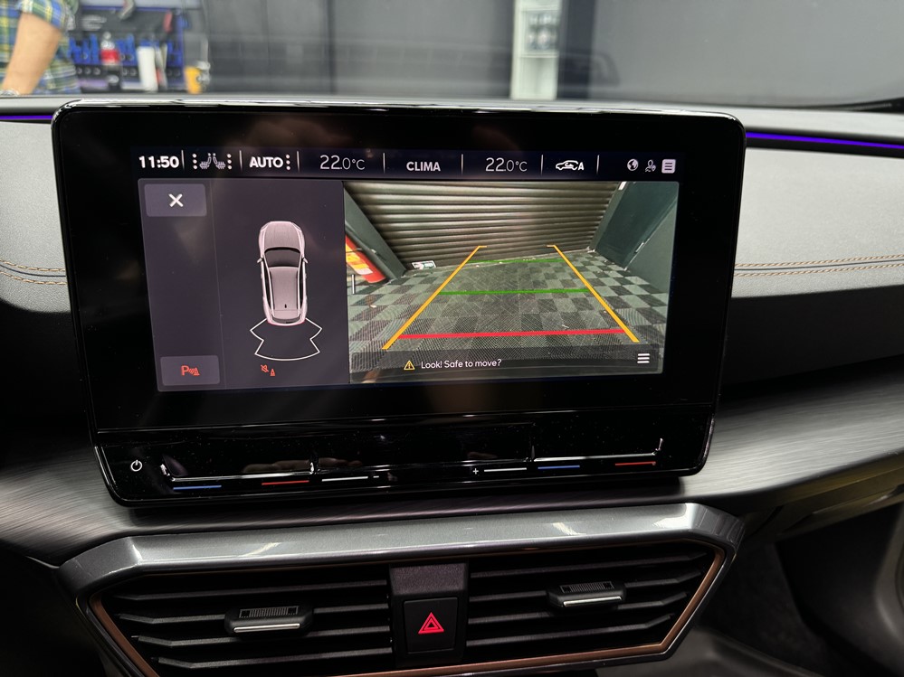 Montare 5 - Montare Instalare Camera Video Spate Marsarier CUPRA FORMENTOR Originala Highline