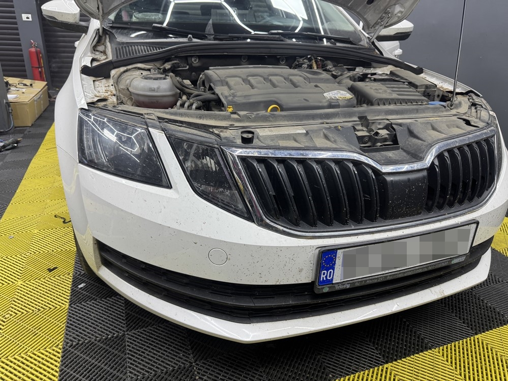 Montare 2 - Montare Instalare Senzori Parcare Fata Originali Skoda Octavia 3 2019 Bucuresti