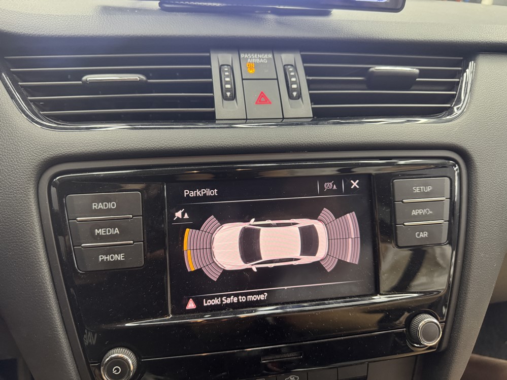 Montare 10 - Montare Instalare Senzori Parcare Fata Originali Skoda Octavia 3 2019 Bucuresti