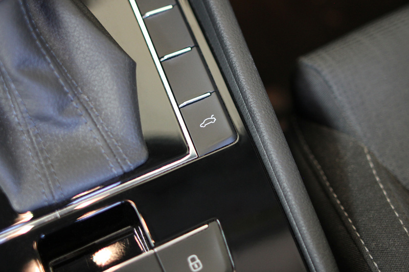Montare 2 - Kit Sistem Inchidere Deschidere Automata Din Cheie Portbagaj Electric Skoda Superb 3 III