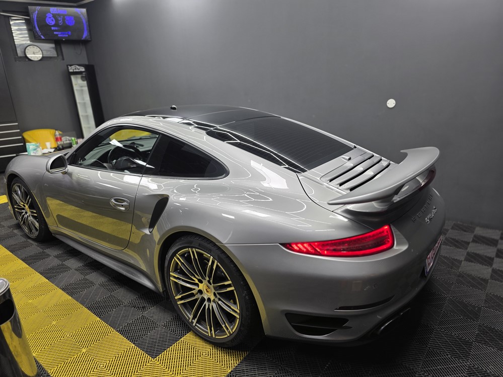 Montare 11 - Porsche 911 Turbo S / Carrera / GT3 Instalare Camera Spate Marsarier Originala Carplay Android Auto Wireless