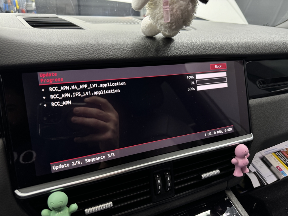 Montare 11 - Porsche Cayenne 2020 9YA Instalare Montare Montaj Retrofit Camera Spate Marsarier Activare Apple Carplay Wireless