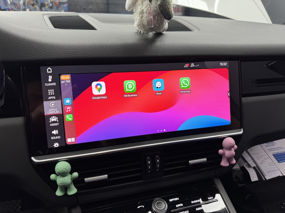 Montare 14 - Porsche Cayenne 2020 9YA Instalare Montare Montaj Retrofit Camera Spate Marsarier Activare Apple Carplay Wireless