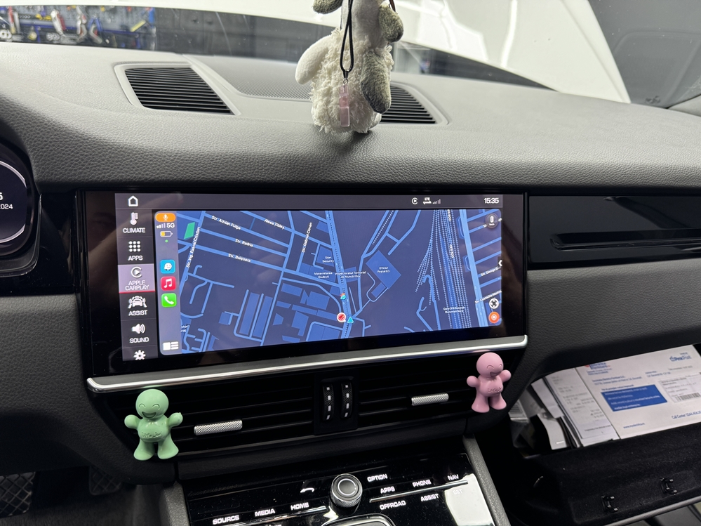 Montare 16 - Porsche Cayenne 2020 9YA Instalare Montare Montaj Retrofit Camera Spate Marsarier Activare Apple Carplay Wireless