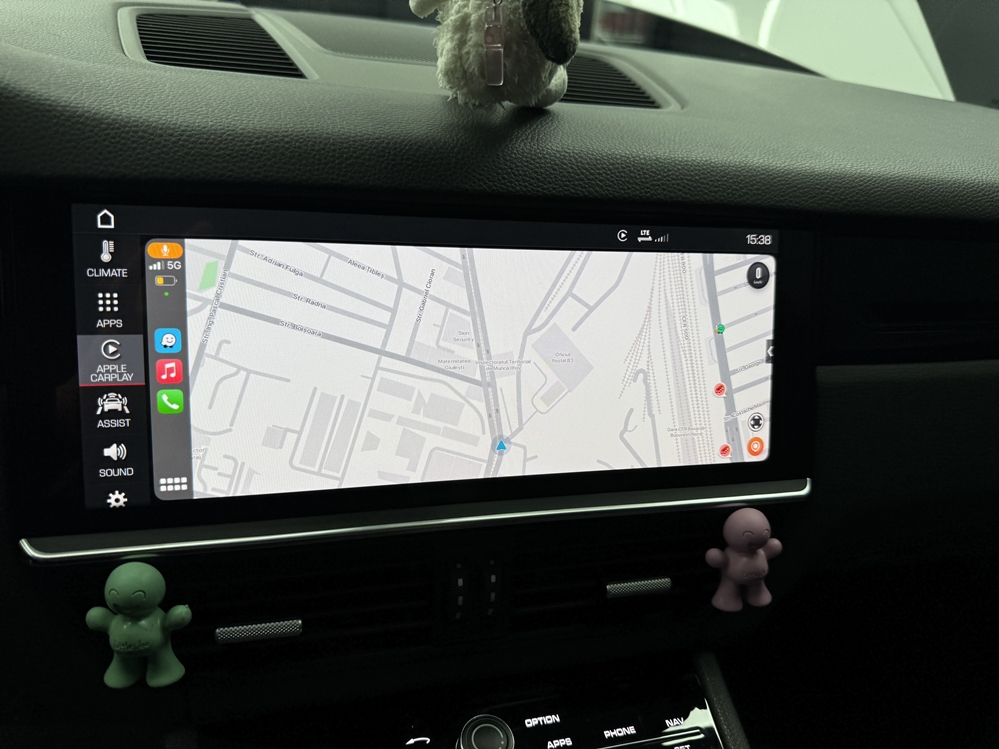 Montare 19 - Porsche Cayenne 2020 9YA Instalare Montare Montaj Retrofit Camera Spate Marsarier Activare Apple Carplay Wireless