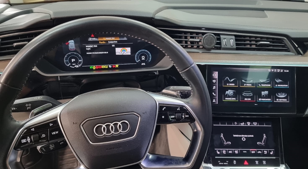 Montare 3 - Audi E Tron 2020 Remediere Erori Tablou De Bord Inlocuire Camera Parbriz