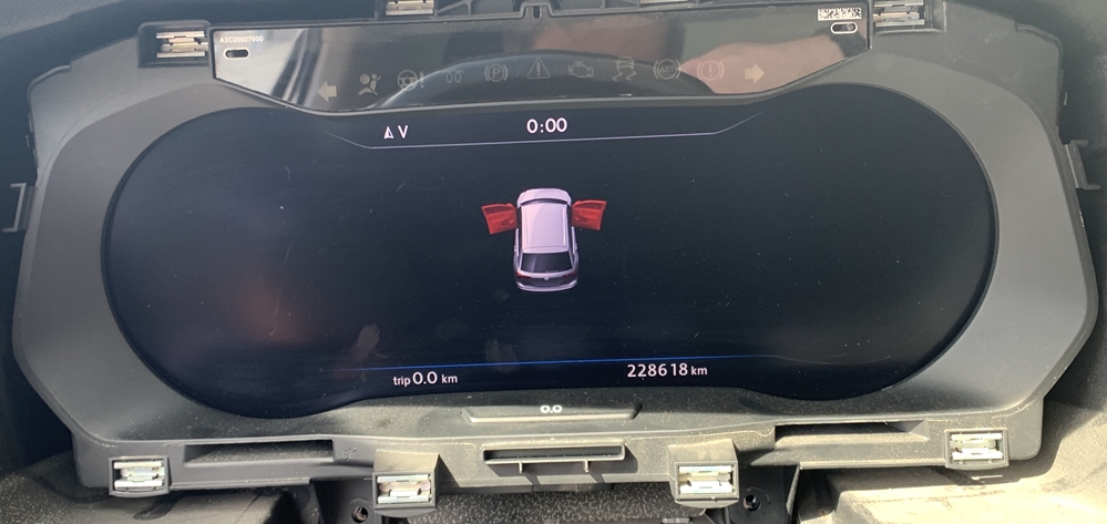 Montare 4 - Reparatie Eroare Ceasuri Digitale Tablou De Bord Atelier Front Assist Indisponibil VW Tiguan AD1