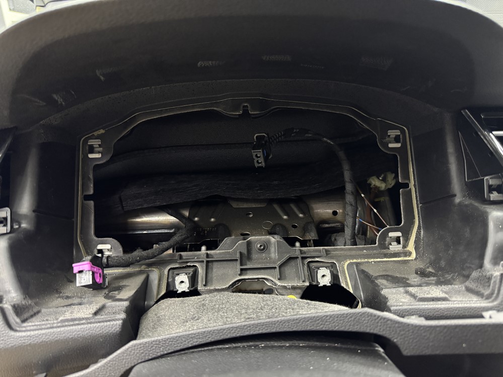 Montare 5 - Reparatie Ceasuri Digitale Bord VW Arteon 2019 Eroare B2000 41 Tablou De Bord Atelier Front Assist Indisponibil