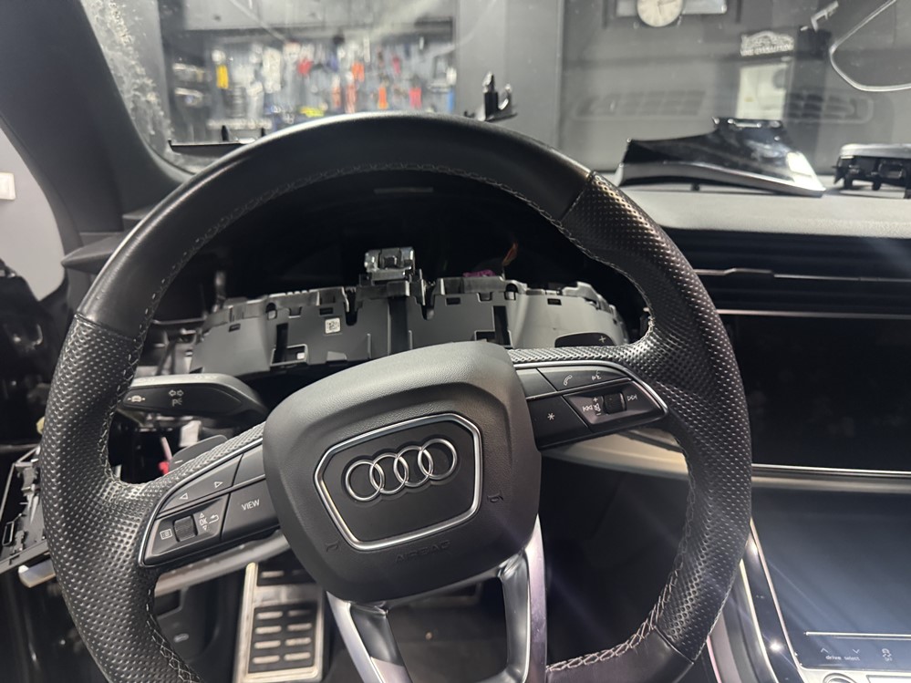 Montare 5 - Reparatie Ceasuri Digitale Defecte Audi Q8 2020 Defectiune Panoul De Bord Cod Eroare B2000 41 B2000 49 B2000 96