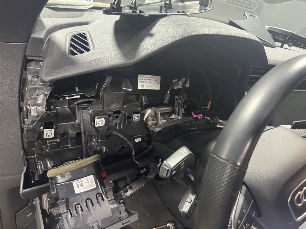 Montare 6 - Reparatie Ceasuri Digitale Defecte Audi Q8 2020 Defectiune Panoul De Bord Cod Eroare B2000 41 B2000 49 B2000 96