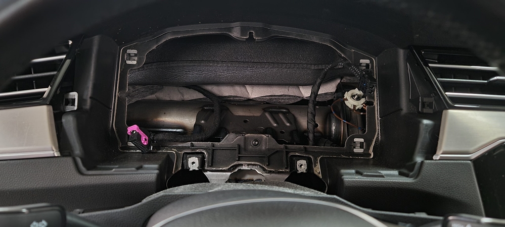 Activare 5 - Reparatie Eroare Ceasuri Digitale VW Passat B8 Tablou De Bord Atelier Front Assist Indisponibil VW Passat B8 Montare 5 - Reparatie Eroare Ceasuri Digitale VW Passat B8 Tablou De Bord Atelier Front Assist Indisponibil VW Passat B8