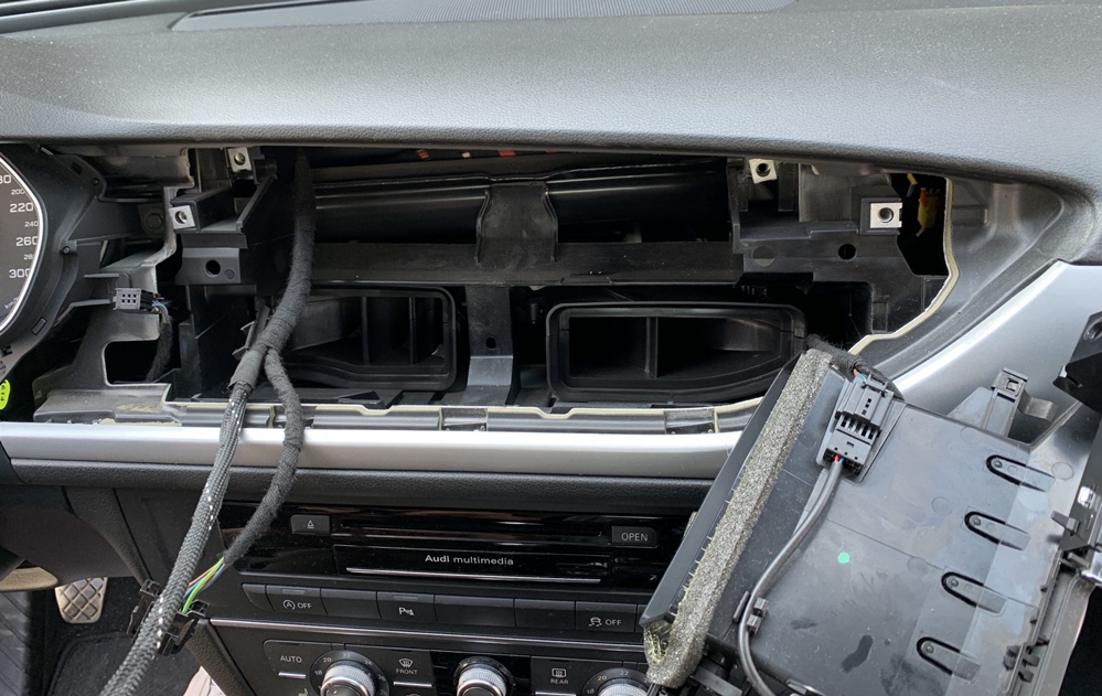 Activare 5 - Reparatie Display Bord Defect Audi A6 C7 Montare 5 - Reparatie Display Bord Defect Audi A6 C7