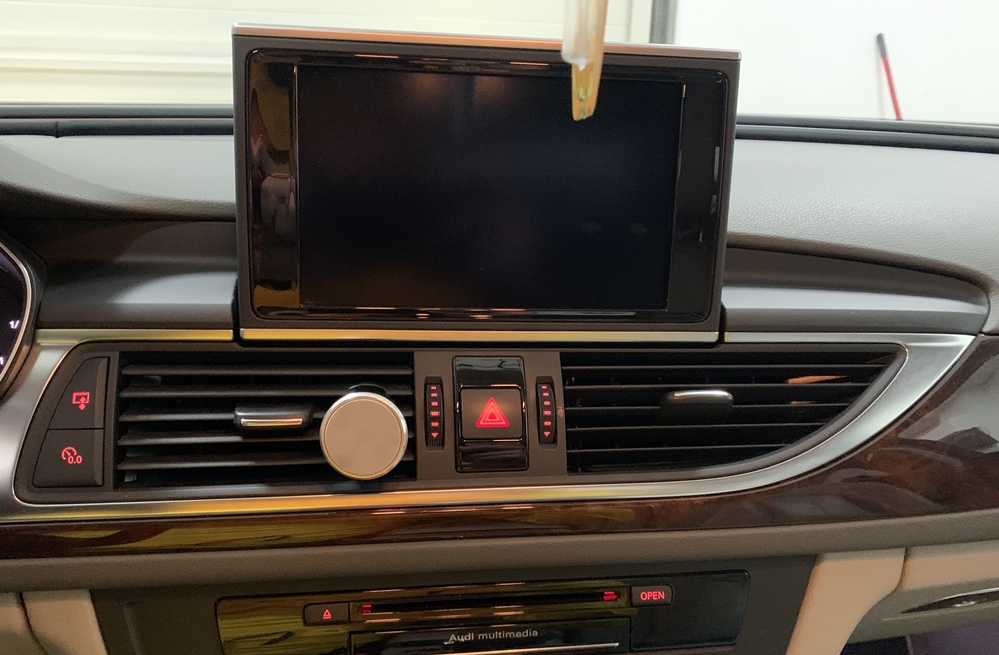 Montare 2 - Audi A6 C7 2012 Reparatie Display Bord Defect Se Ridica Dar Nu Se Aprinde