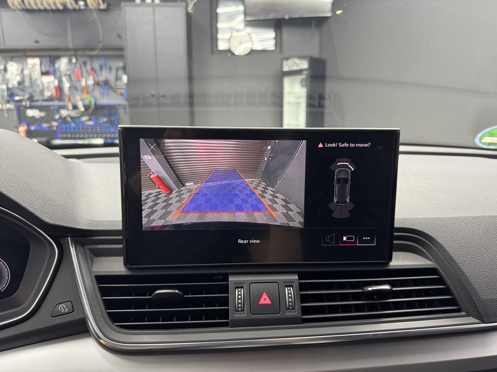 Montare 3 - Audi Q5 FY 2018 Instalare Camera Video Spate Marsarier Originala Highline OEM Bucuresti Sector 1