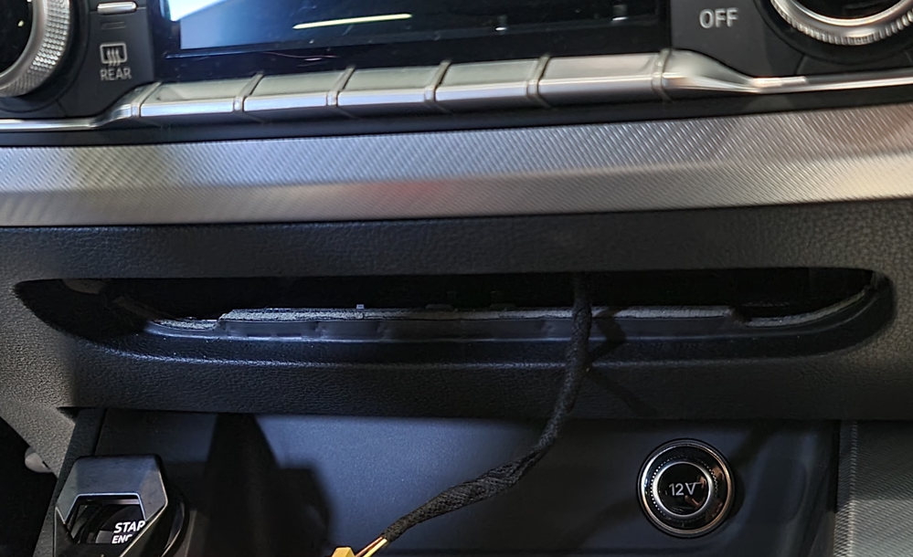 Activare 6 - Instalare Camera Spate Marsarier+Port USB Activare Apple Carplay Android+Auto Autohold+Senzori Parcare Fata Audi A4 B9 2017 Montare 6 - Instalare Camera Spate Marsarier+Port USB Activare Apple Carplay Android+Auto Autohold+Senzori Parcare Fata Audi A4 B9 2017