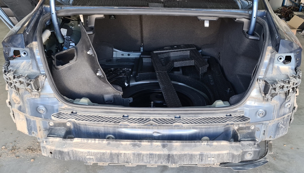 Montare 3 - Instalare Senzori Parcare Fata Spate VW Passat B8 2017 Originali