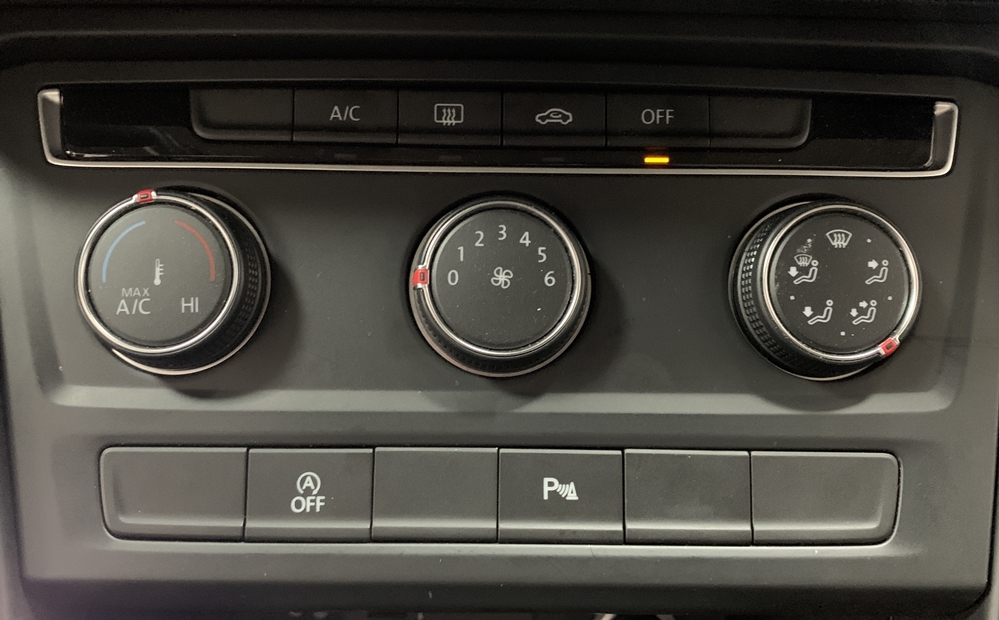 Activare 13 - Montare Senzori Parcare Fata Spate Camera Spate Apple Carplay Android Auto VW Touran 2 II Montare 13 - Montare Senzori Parcare Fata Spate Camera Spate Apple Carplay Android Auto VW Touran 2 II
