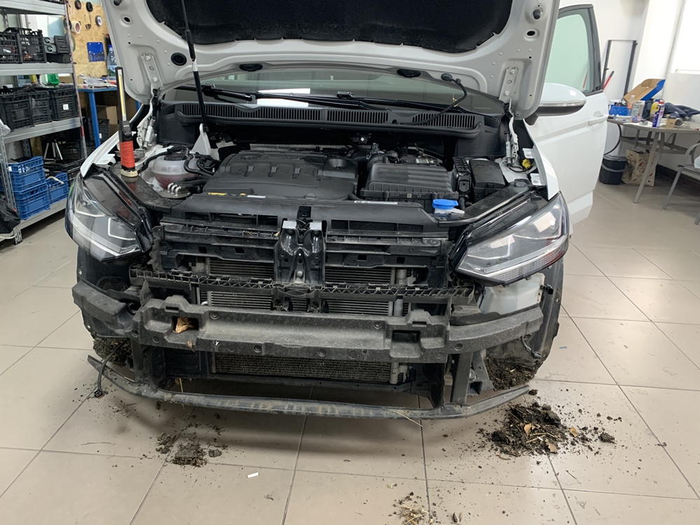 Activare 19 - Montare Senzori Parcare Fata Spate Camera Spate Apple Carplay Android Auto VW Touran 2 II Montare 19 - Montare Senzori Parcare Fata Spate Camera Spate Apple Carplay Android Auto VW Touran 2 II