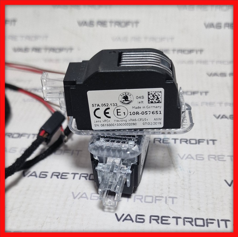 Poza 4 - Set 2 Lampi Portiere Originale SKODA cu Logo Skoda Kodiaq Karoq Superb Octavia Poza 4 - Set 2 Lampi Portiere Originale SKODA cu Logo Skoda Kodiaq Karoq Superb Octavia